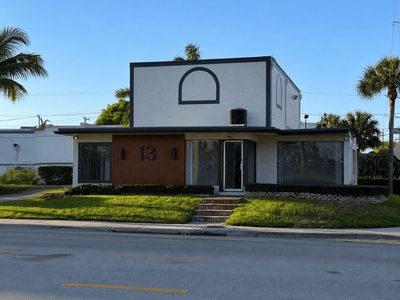 13 SW 10th St, Deerfield Beach, FL à louer - Photo du bâtiment - Image 1 de 35