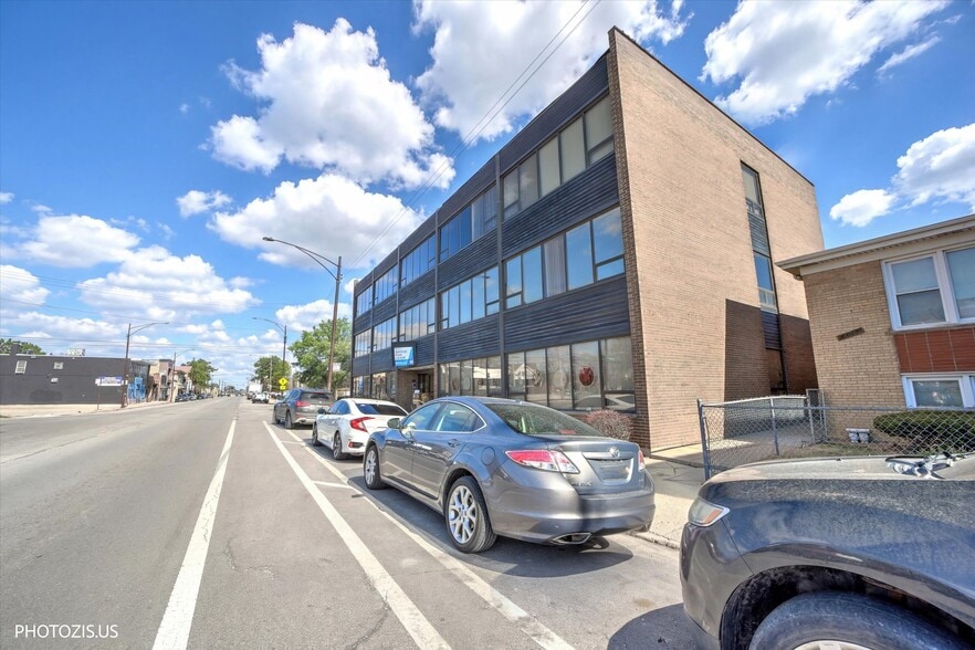 5097 N Elston Ave, Chicago, IL à vendre - Photo du bâtiment - Image 3 de 35