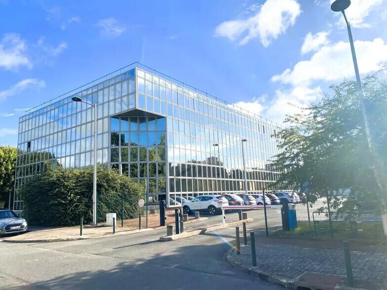 Office in Évry-Courcouronnes for lease - Building Photo - Image 2 of 13