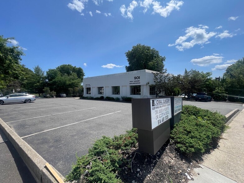 901 Old Country Rd, Plainview, NY à louer - Photo du bâtiment - Image 2 de 16