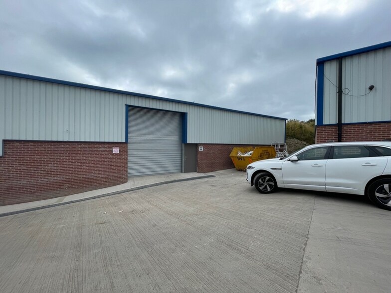 Campbell St, Blackburn à louer - Photo du bâtiment - Image 2 de 4