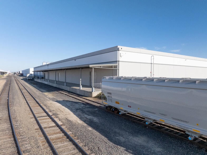 3643 Finch Rd, Modesto, CA for lease - Building Photo - Image 3 of 6