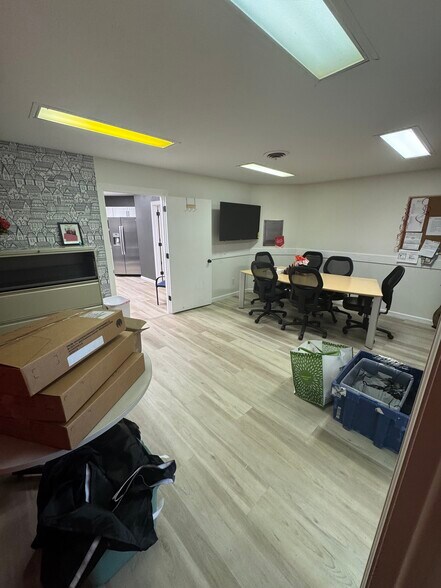 1824 E Broad St, Columbus, OH à louer - Photo du bâtiment - Image 3 de 11