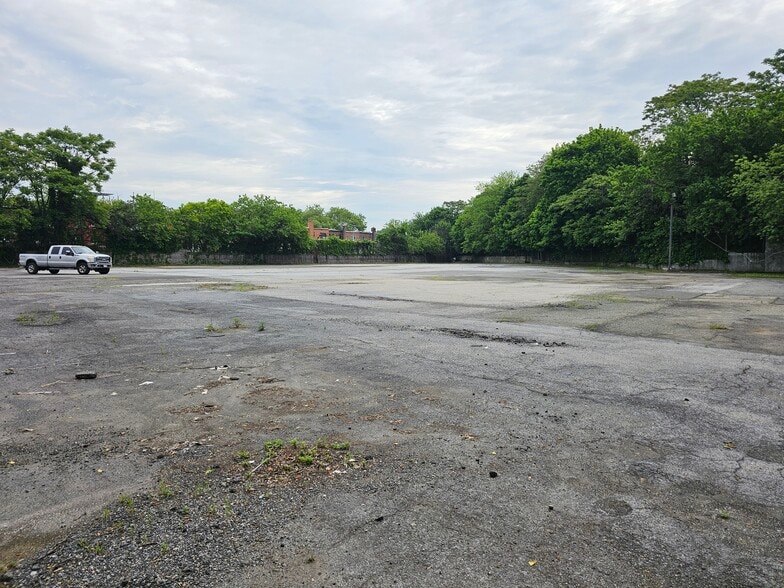 5381 Kings Hwy, Brooklyn, NY for lease - Building Photo - Image 2 of 6