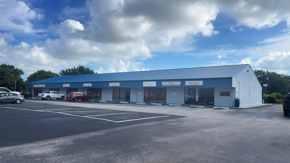 636 Old Dixie Hwy SW, Vero Beach, FL for lease - Building Photo - Image 1 of 5