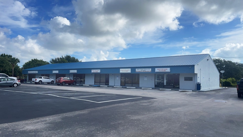636 Old Dixie Hwy SW, Vero Beach, FL à louer - Photo du bâtiment - Image 1 de 5