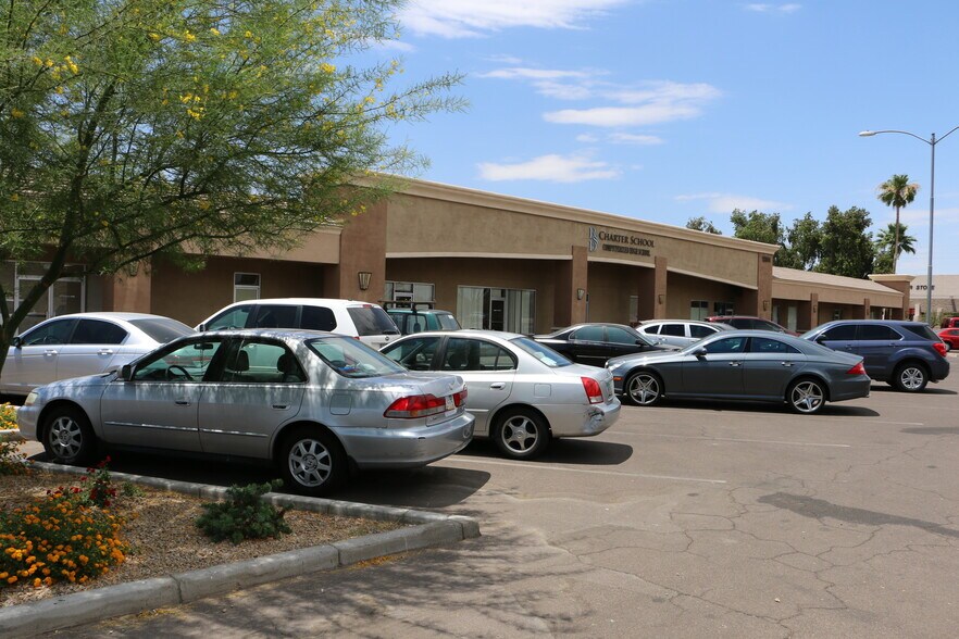 12814 N 28th Dr, Phoenix, AZ à louer - Photo du bâtiment - Image 1 de 5