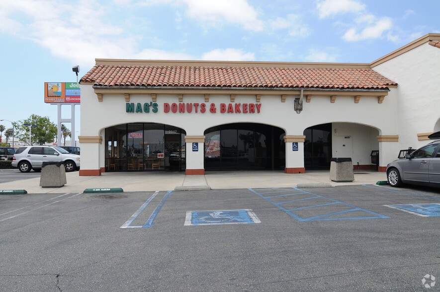 2975 Harbor Blvd, Costa Mesa, CA à louer - Photo du bâtiment - Image 2 de 11