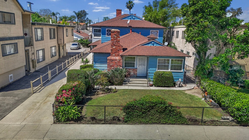 5449 Bellingham Ave, Valley Village, CA à vendre - Photo du bâtiment - Image 2 de 11