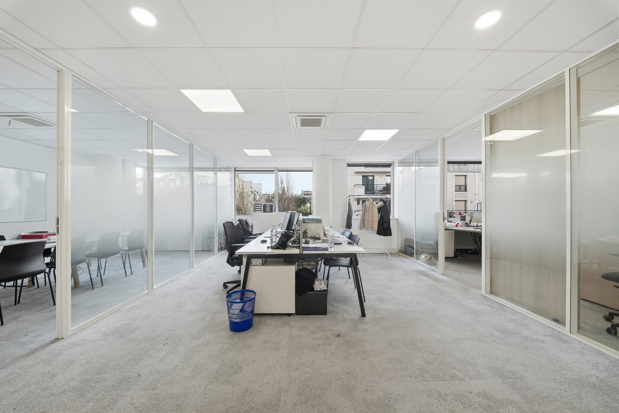 Office in Levallois-Perret for sale Building Photo- Image 1 of 8