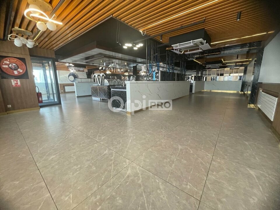 Retail in Quetigny for lease Interior Photo- Image 1 of 7