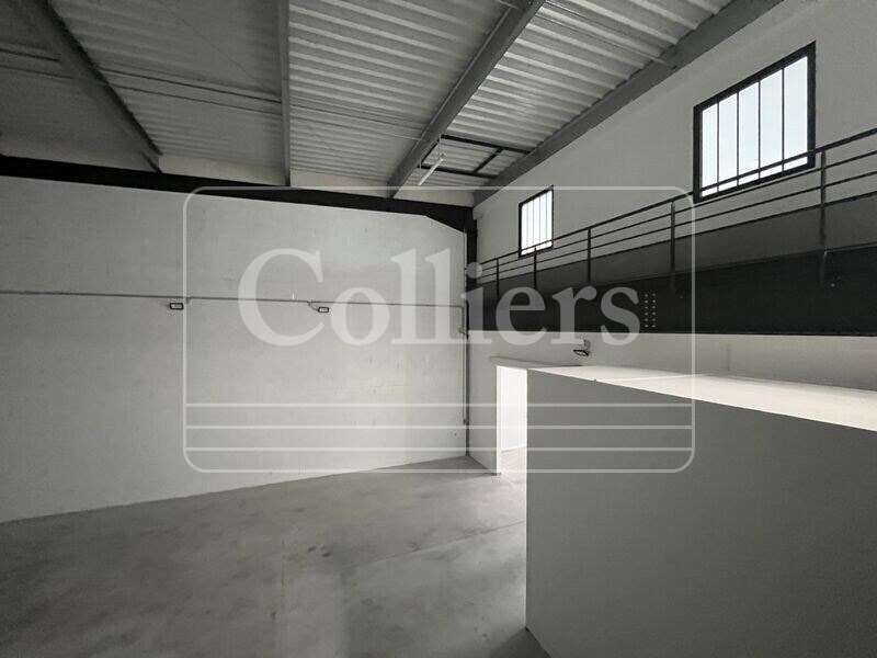 Flex in La Ciotat for lease Interior Photo- Image 1 of 7
