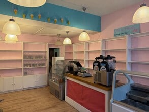 12 Crescent Rd, Windermere for lease Interior Photo- Image 2 of 3