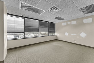 7301 Ohms Ln, Edina, MN for lease Interior Photo- Image 2 of 40