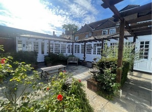 27 London End, Beaconsfield à louer Photo du bâtiment- Image 2 de 4