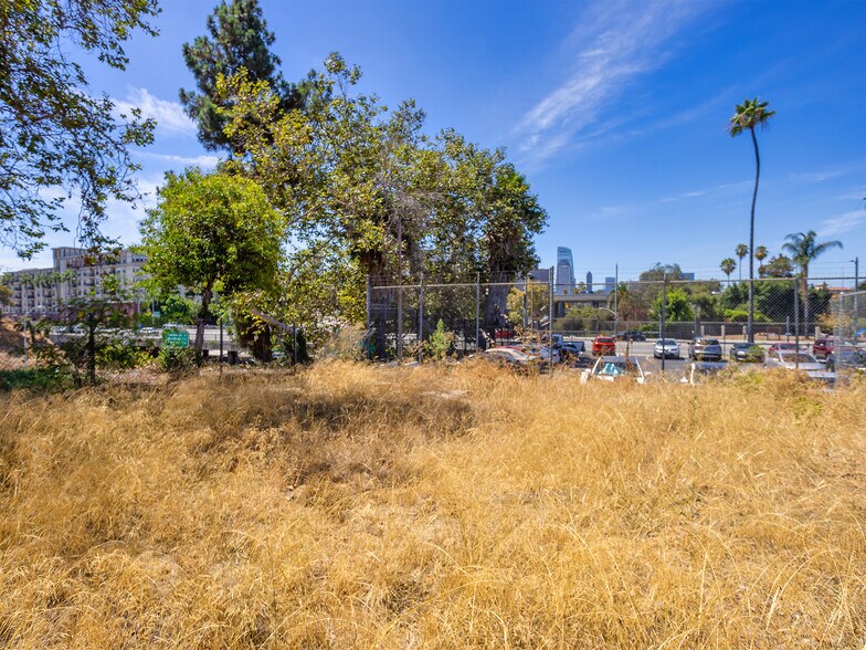 1014 Bartlett St, Los Angeles, CA à vendre - Photo du bâtiment - Image 2 de 22