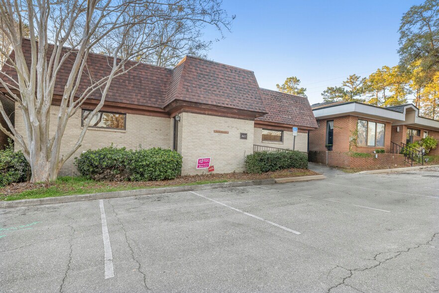 1612 W Plaza Dr, Tallahassee, FL à vendre - Photo du bâtiment - Image 2 de 31