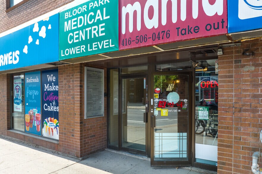 726 Bloor St W, Toronto, ON à louer - Photo du bâtiment - Image 3 de 5
