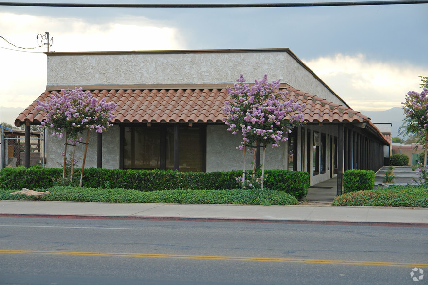 724 N Ben Maddox Way, Visalia, CA à vendre - Photo du bâtiment - Image 3 de 8