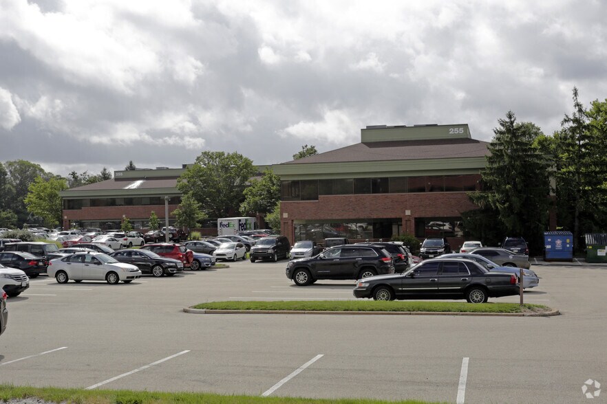 255 Business Center Dr, Horsham Township, PA for sale - Primary Photo - Image 1 of 21