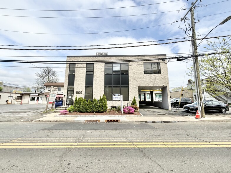 509 Glenbrook Rd, Stamford, CT for sale - Building Photo - Image 1 of 27