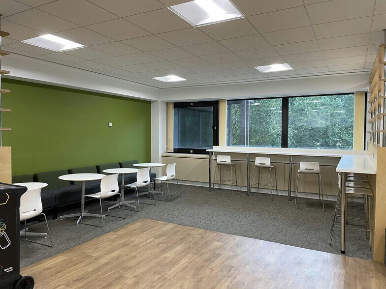 100 Temple St, Bristol à louer - Photo du bâtiment - Image 3 de 18