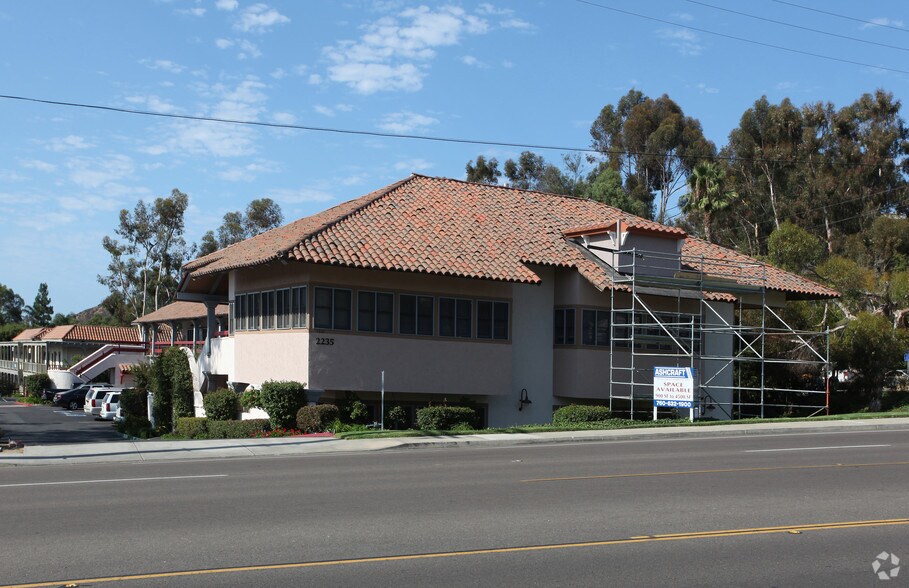 2235 Encinitas Blvd, Encinitas, CA à louer - Photo du bâtiment - Image 2 de 2