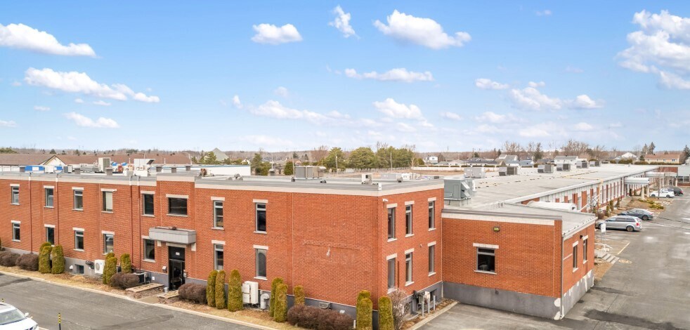 230 Boul Saint-Joseph O, Drummondville, QC for lease - Primary Photo - Image 1 of 2
