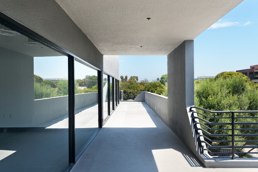 1545 26th St, Santa Monica, CA à vendre - Photo du bâtiment - Image 3 de 11