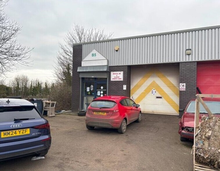 A5 Station Rd, Yate à louer - Photo du bâtiment - Image 2 de 2