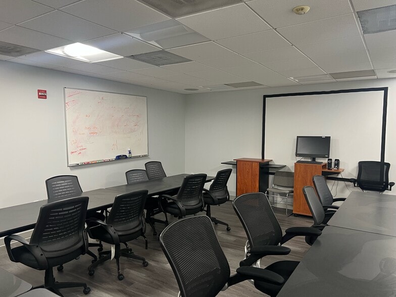 438 N Frederick Ave, Gaithersburg, MD for lease - Interior Photo - Image 3 of 21