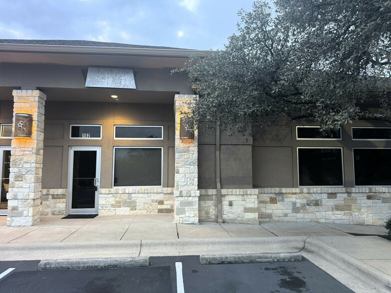 3401 Royal Vista Blvd, Round Rock, TX à louer - Photo du bâtiment - Image 2 de 3