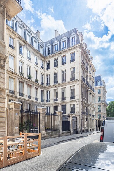 5 Rue Blanche, Paris à vendre - Photo du bâtiment - Image 3 de 5