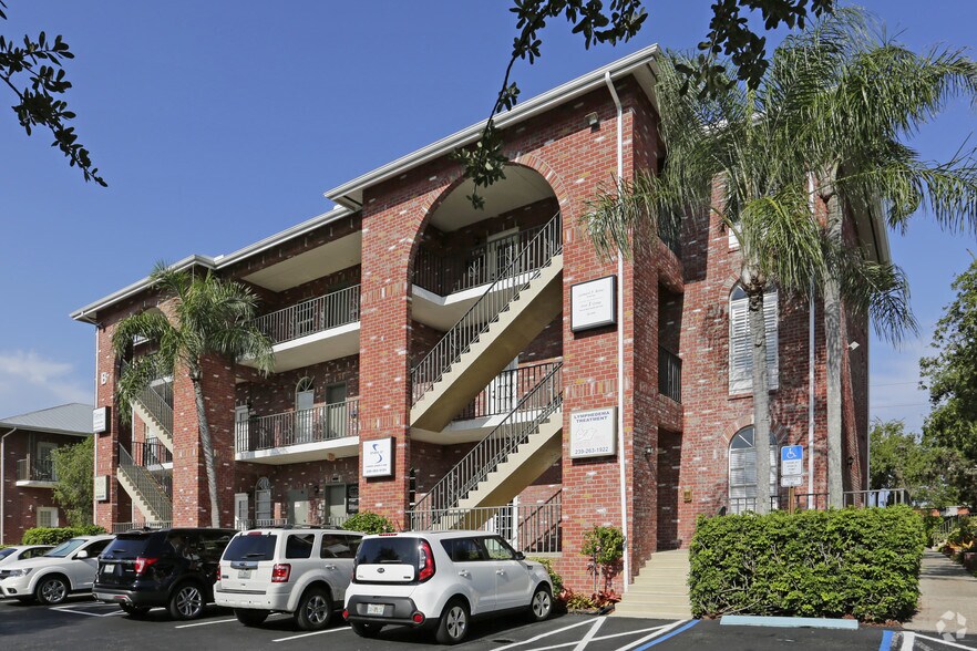 501 Goodlette Rd N, Naples, FL à vendre - Photo principale - Image 1 de 6