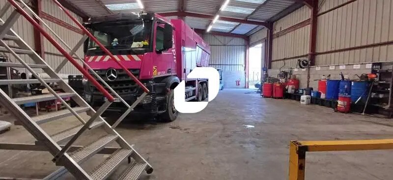 Office in Aubergenville for lease Interior Photo- Image 1 of 2