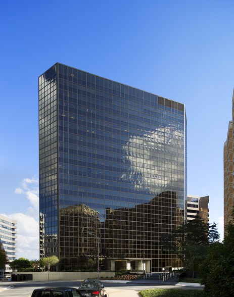 1300 N 17th St, Arlington, VA à louer - Photo du bâtiment - Image 3 de 12