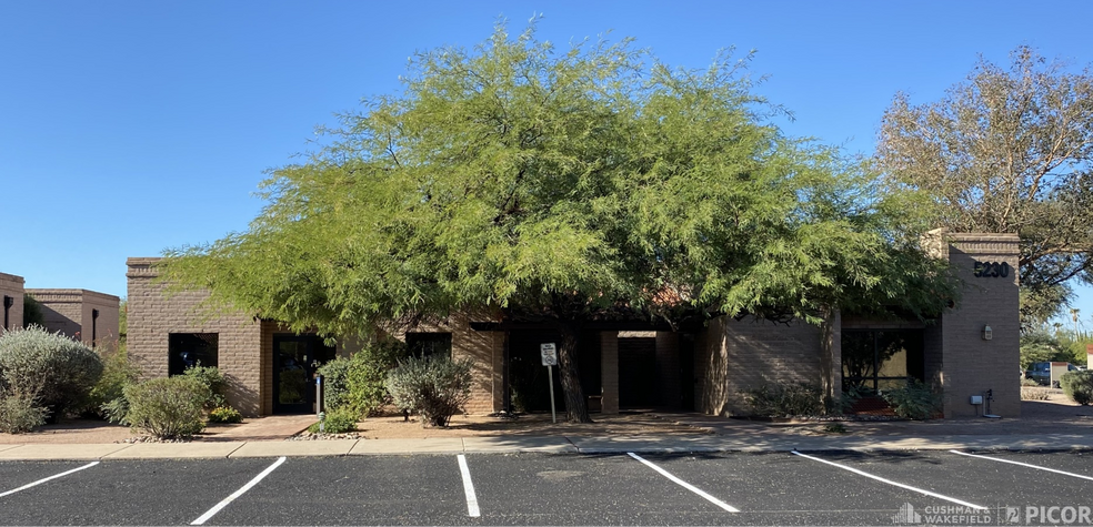 5230 E Farness Dr, Tucson, AZ à louer - Photo du bâtiment - Image 1 de 1