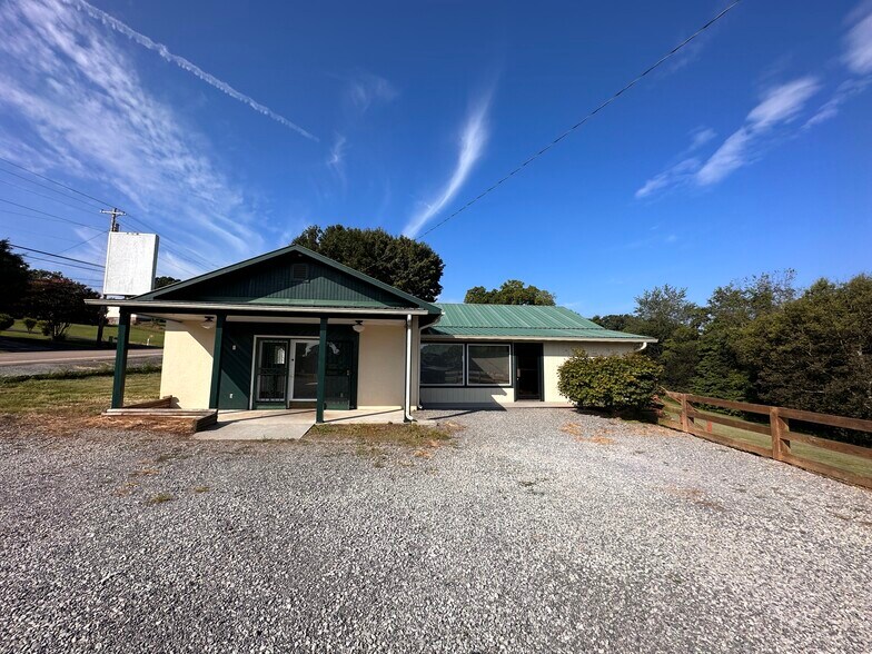 7488 E Lee Hwy, Lenoir City, TN for lease - Building Photo - Image 2 of 16