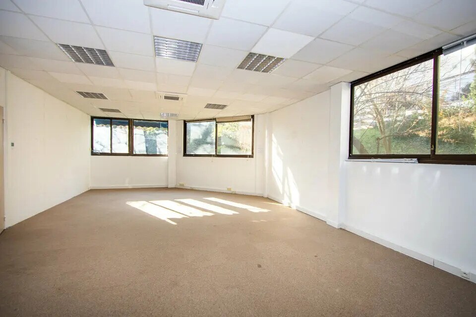 Office in Aix-en-Provence for lease Interior Photo- Image 1 of 10