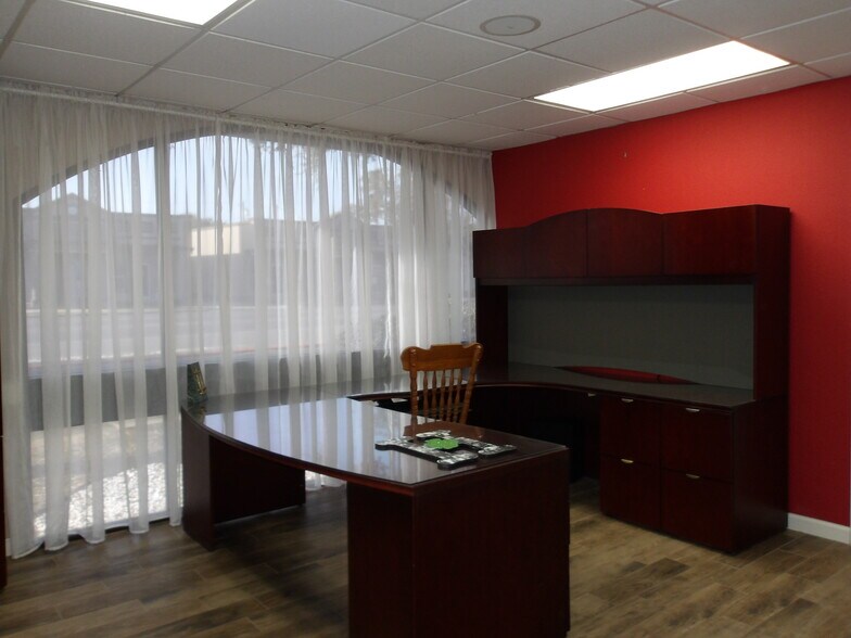 311 E Tyler Ave, Harlingen, TX for lease - Interior Photo - Image 2 of 44