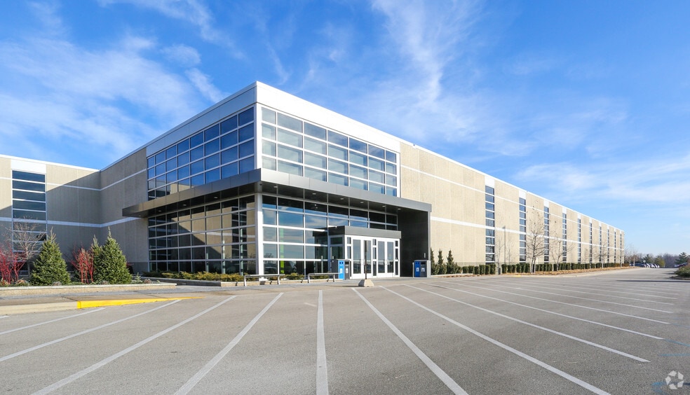 W165N5830 Ridgewood Dr, Menomonee Falls, WI for lease - Building Photo - Image 1 of 12