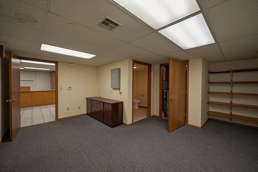802 W 8th St, Coffeyville, KS for sale - Building Photo - Image 3 of 26