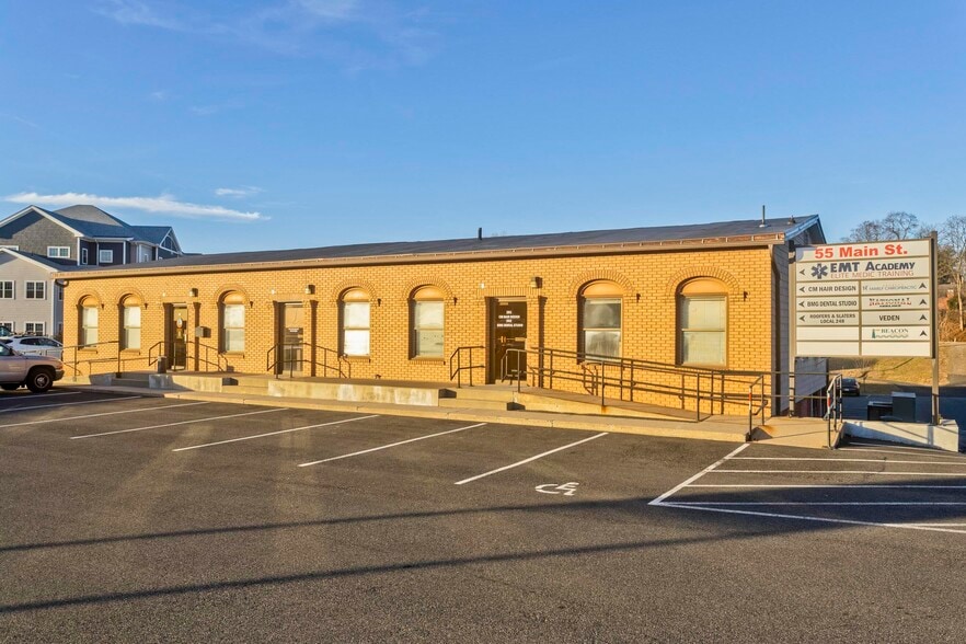 55 Main St, Chicopee, MA for lease - Building Photo - Image 2 of 6