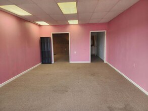 1102-1104 W Fairfield Rd, High Point, NC for lease Interior Photo- Image 1 of 8