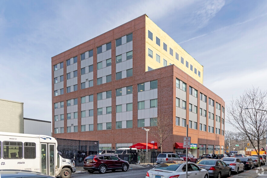 3651 Bruckner Blvd, Bronx, NY for lease - Building Photo - Image 3 of 8