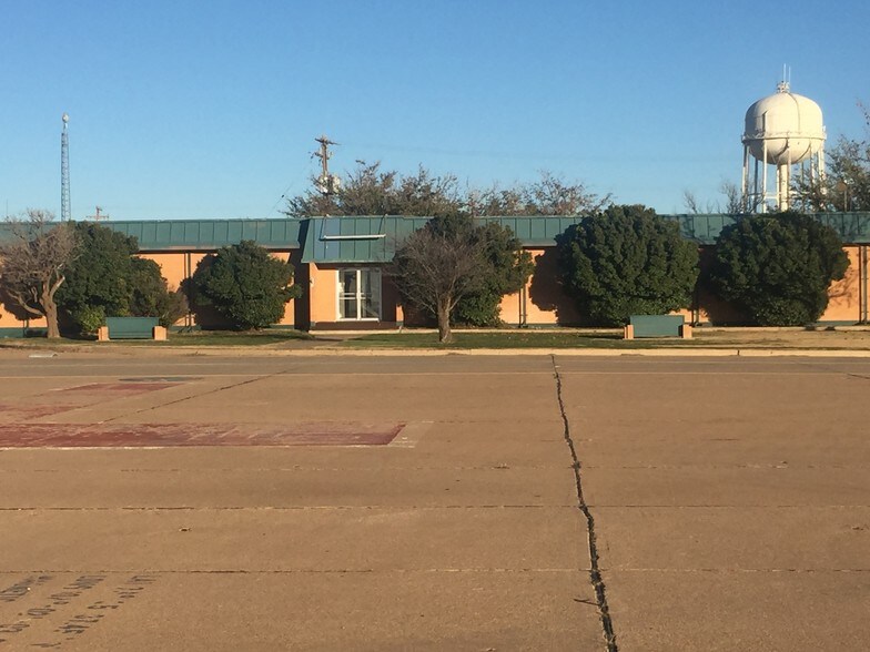 510 Davis Dr, Lubbock, TX à louer - Photo du bâtiment - Image 3 de 5