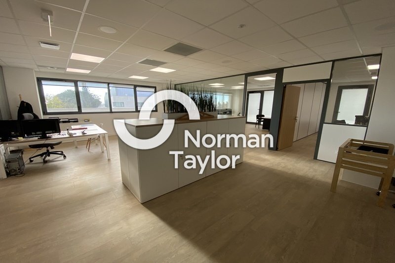 Office in Montpellier for lease Interior Photo- Image 1 of 13