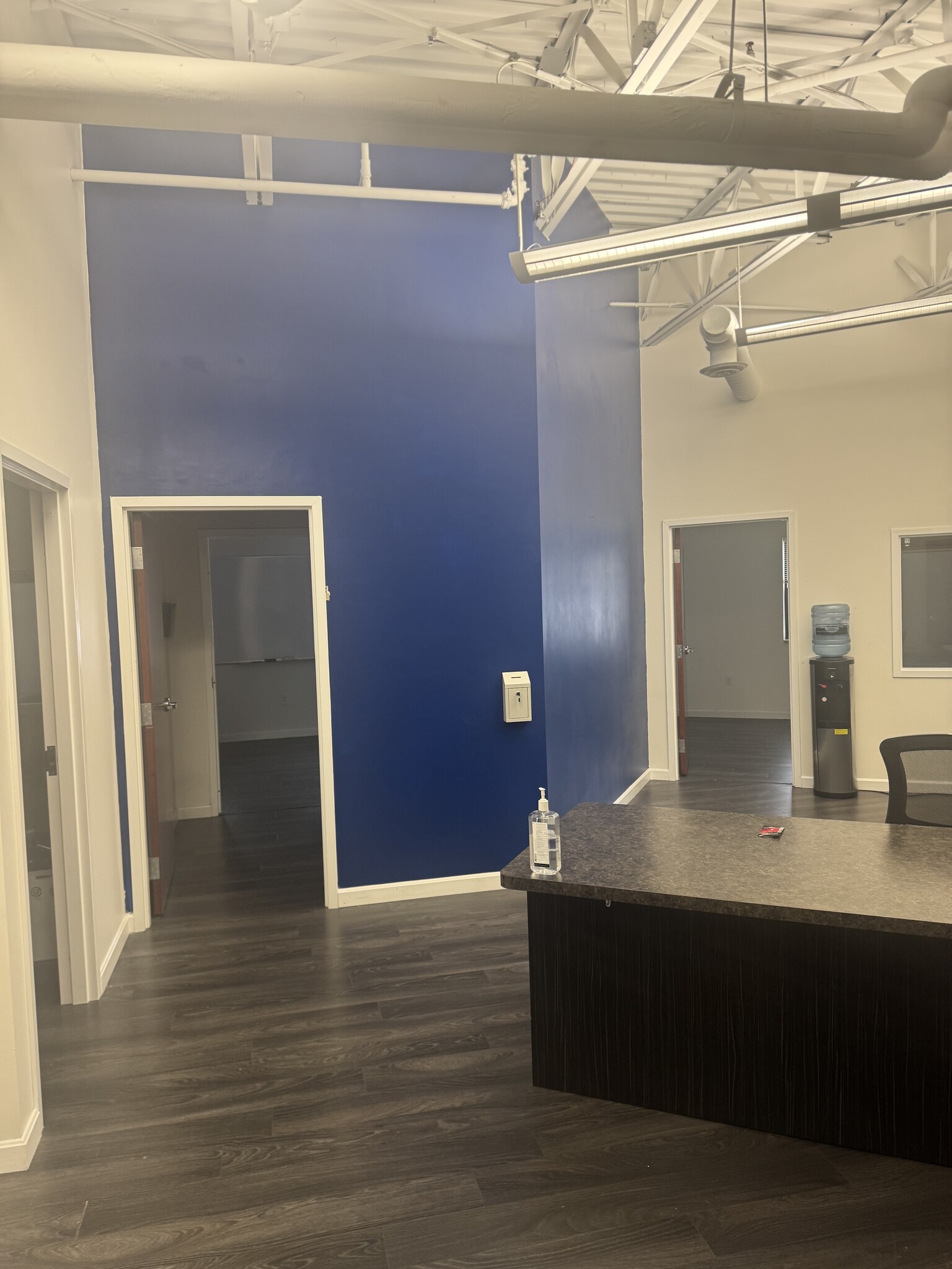 599 W Bagley Rd, Berea, OH for lease Interior Photo- Image 1 of 5