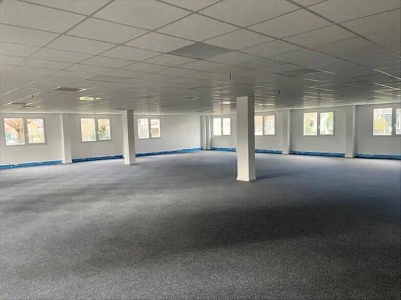 Office in Bron for sale - Building Photo - Image 1 of 5