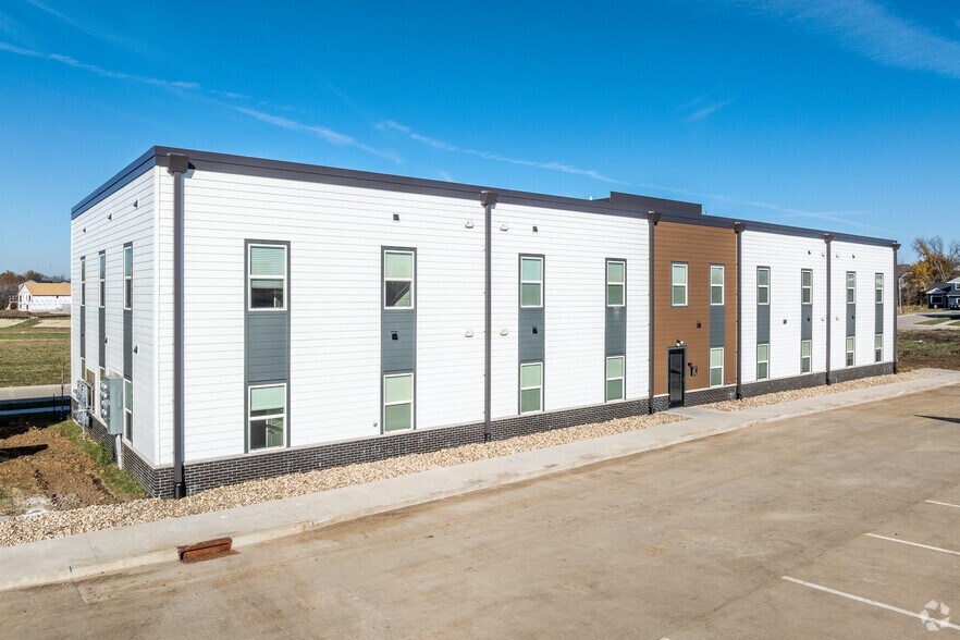 3701-3761 Eastbrook Dr, Iowa City, IA à vendre - Photo du bâtiment - Image 3 de 18